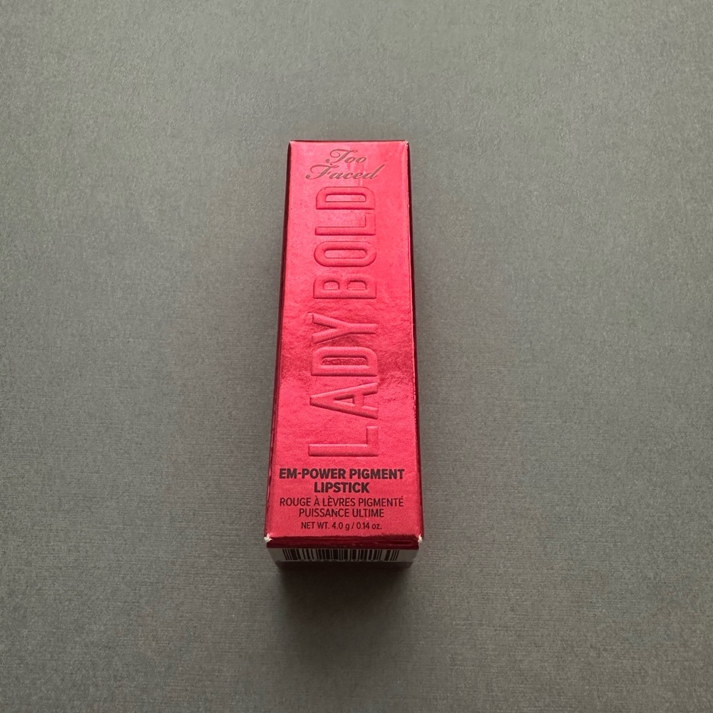 Too Faced - Lady Bold Em-Power Pigment Lipstick 01